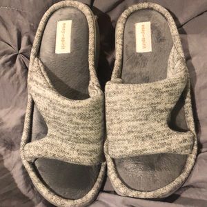 Women’s Easy~spirit slippers size M (6.5-7.5)